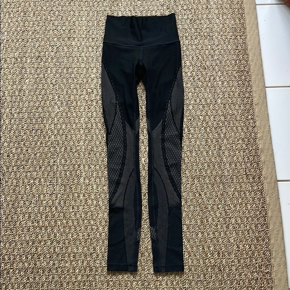 LULULEMON leggings … size 0…EXCELLENT condition